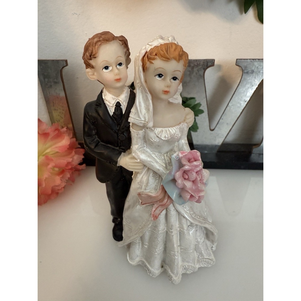 Vintage Shabby Chic Wedding Bride and Groom Resin‎ Wedding Cake Topper 5.5" Tall